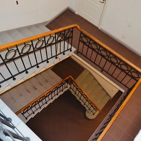 Jacob's Barracks In Old Town Apartment